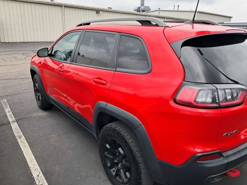 Used 2019 Jeep Cherokee Trailhawk w/ Comfort & Convenience Group AWD/4WD image 8