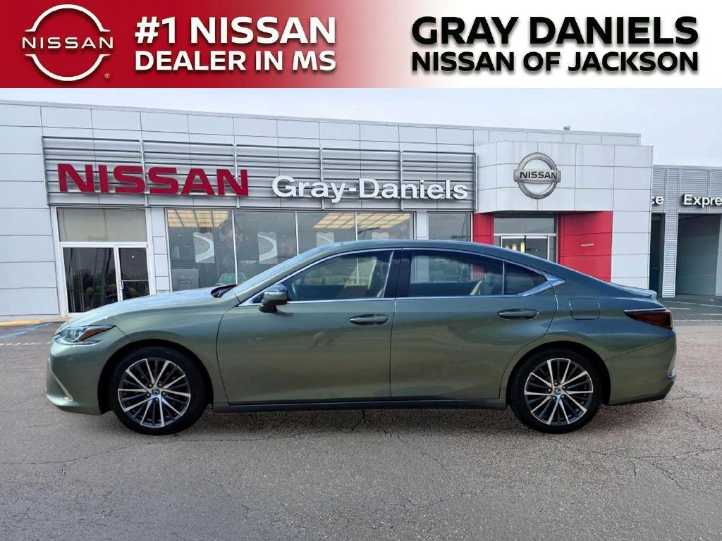 Used 2023 Lexus ES 350 w/ Premium Package FWD image 4