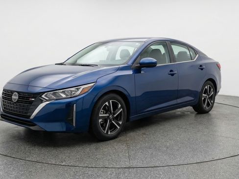 Used 2025 Nissan Sentra SV image 3