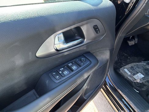 New 2026 Chrysler Pacifica Select w/ S Appearance Package FWD image 15