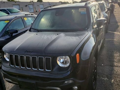 Used 2023 Jeep Renegade Latitude AWD/4WD image 2
