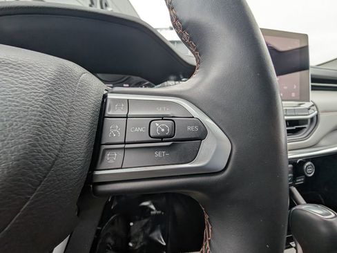 Used 2022 Jeep Compass Limited image 18