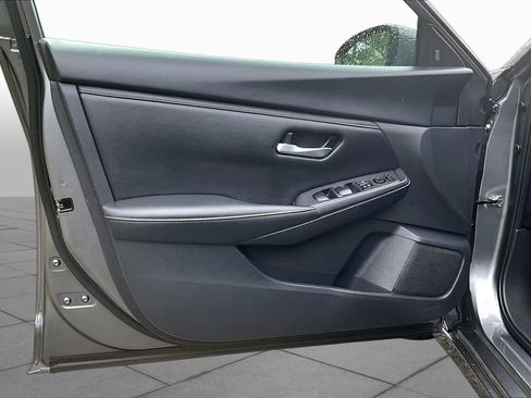 Used 2024 Nissan Sentra SV FWD image 22