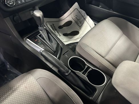 Used 2015 Toyota Corolla LE image 18