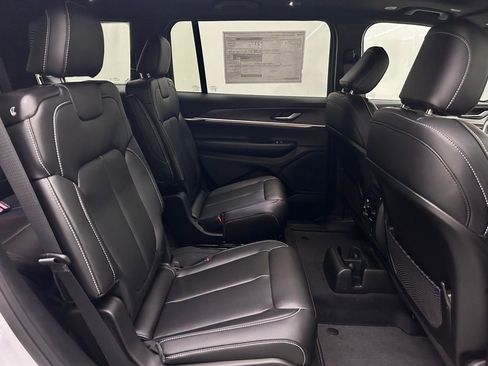 New 2025 Jeep Grand Cherokee L Limited image 18