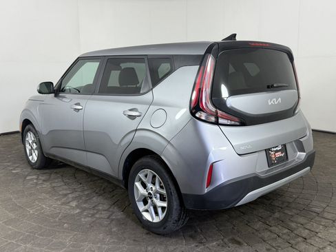 Used 2025 Kia Soul LX w/ LX Technology Package FWD image 5