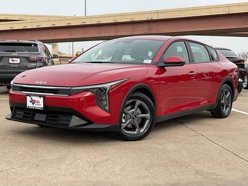 Used 2025 Kia K4 LXS image 2