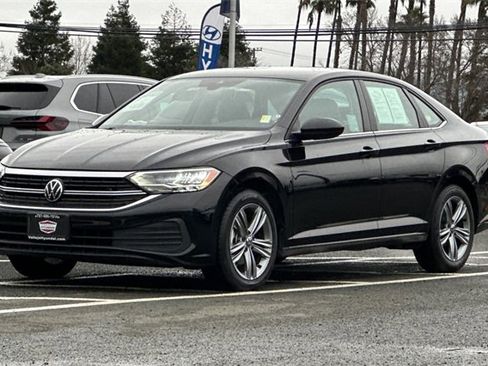 Used 2024 Volkswagen Jetta SE image 11