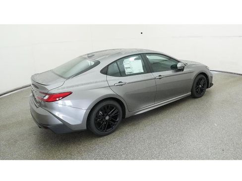 Used 2026 Toyota Camry SE w/ Convenience Package FWD image 9