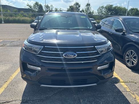 Used 2024 Ford Explorer XLT w/ Equipment Group 202A AWD/4WD image 29