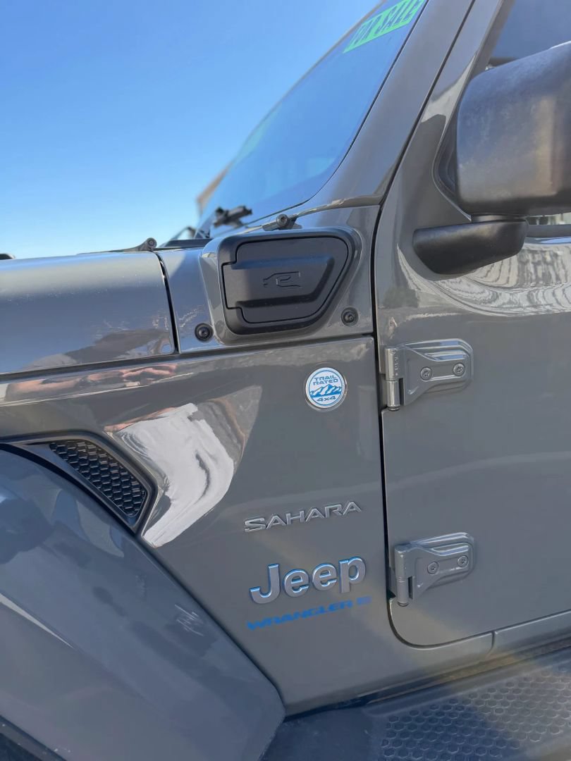 Used 2023 Jeep Wrangler Unlimited Sahara w/ Cold Weather Group AWD/4WD image 9