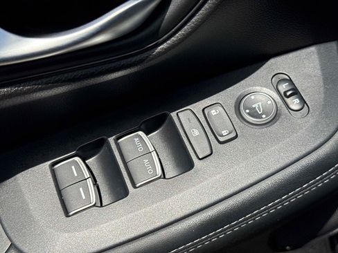 Certified 2026 Honda HR-V EX-L image 17