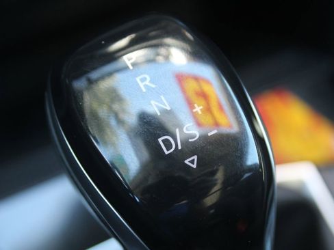 Used 2023 Volkswagen Taos SE w/ Panoramic Sunroof Package FWD image 36