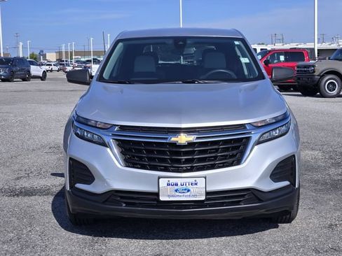 Used 2022 Chevrolet Equinox LS w/ LS Convenience Package FWD image 2