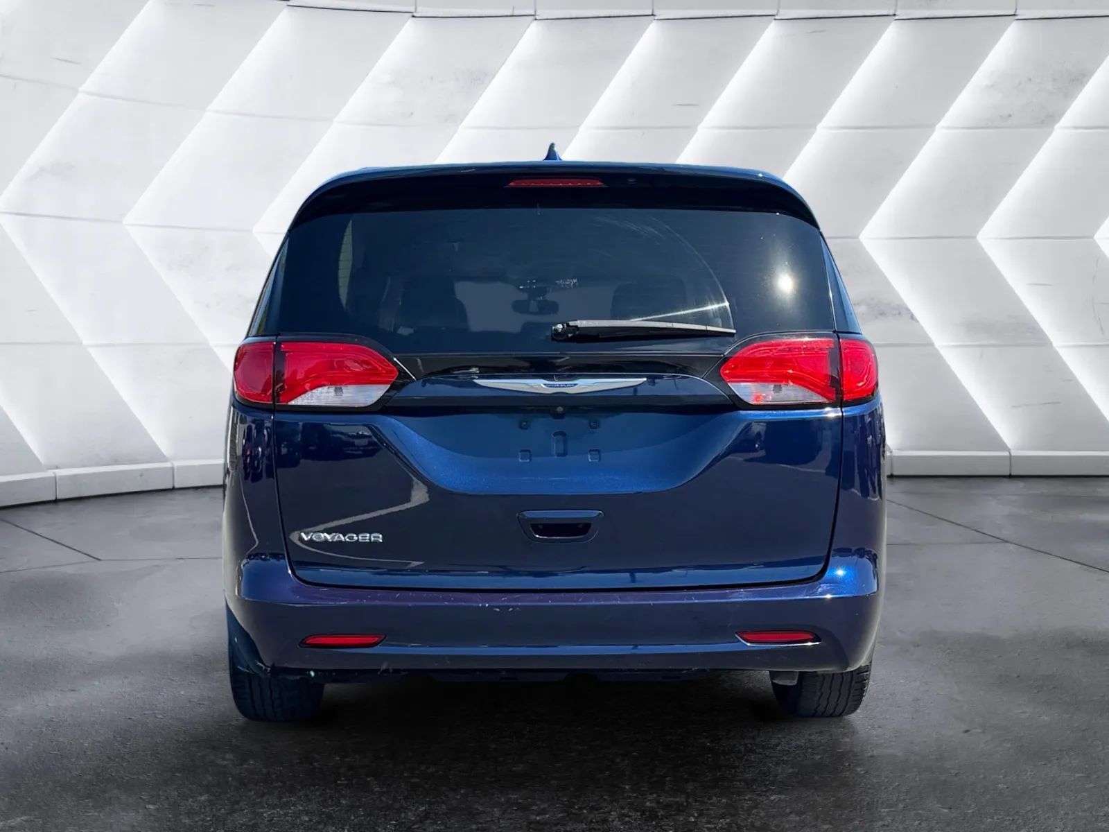 Used 2020 Chrysler Voyager Lxi FWD image 4