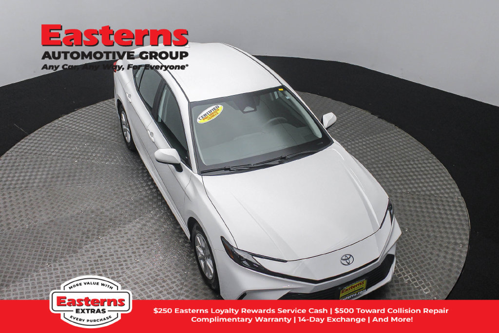 Used 2025 Toyota Camry LE FWD image 4