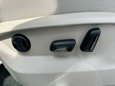 New 2025 Volkswagen Atlas SE image 66