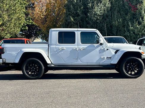 Used 2022 Jeep Gladiator Overland image 3