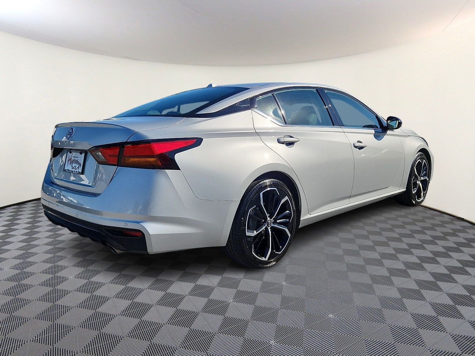Used 2024 Nissan Altima 2.5 SR FWD image 6