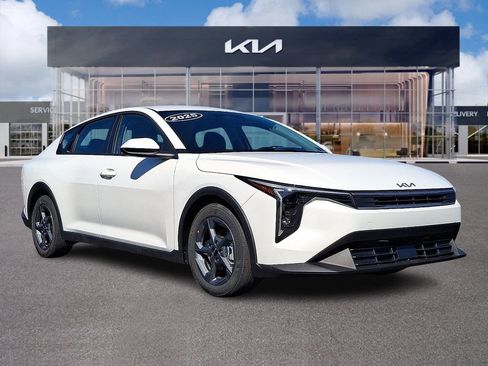 Certified 2025 Kia K4 FWD image 1