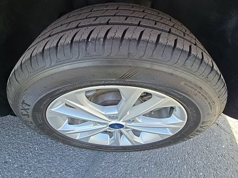 Used 2019 Ford Escape SEL AWD/4WD image 23