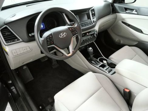 Used 2017 Hyundai Tucson SE w/ SE Popular Package 02 AWD/4WD image 4
