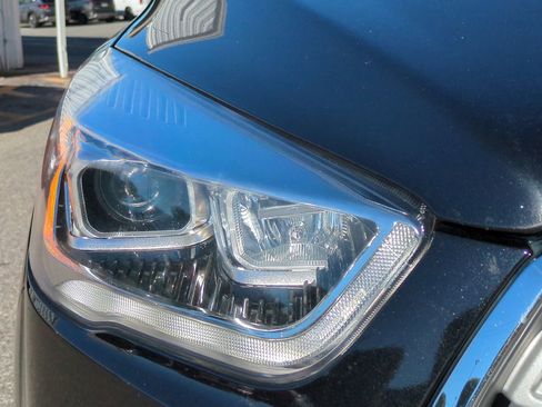 Used 2019 Ford Escape Titanium image 10