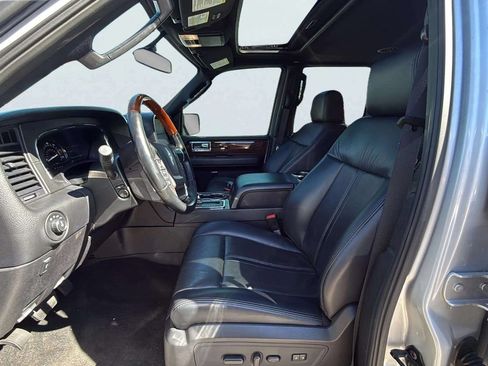 Used 2017 Lincoln Navigator Select AWD/4WD image 19