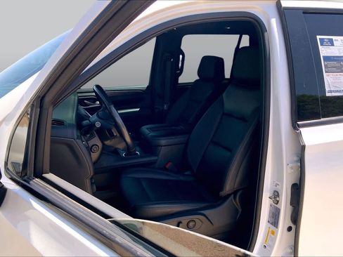 Used 2022 Chevrolet Tahoe Z71 w/ Luxury Package AWD/4WD image 8