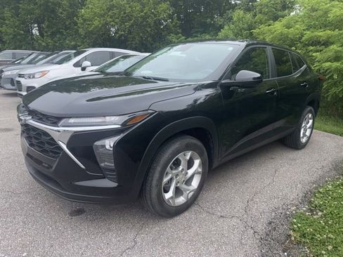 Used 2024 Chevrolet Trax LS w/ LS Convenience Package FWD image 1