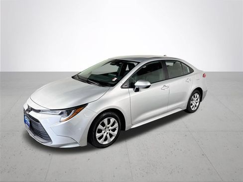 Used 2024 Toyota Corolla LE FWD image 2