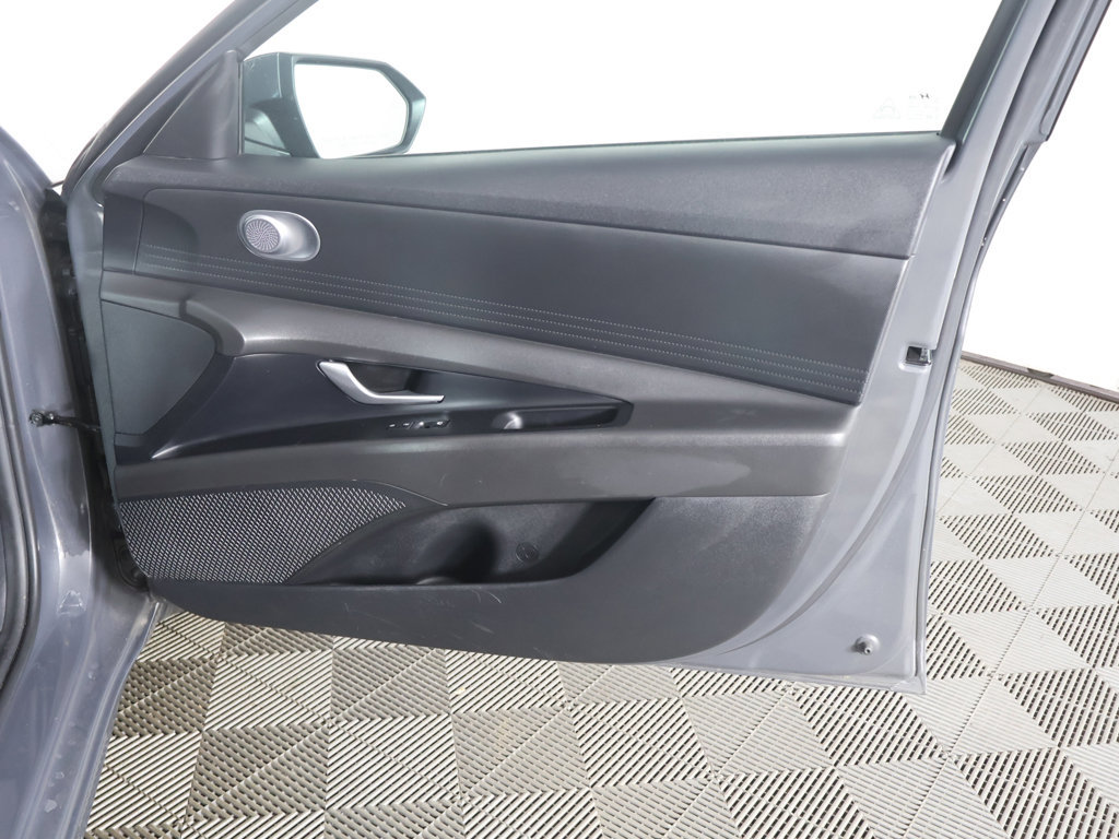 Used 2023 Hyundai Elantra SEL w/ Winter Weather Package FWD image 23