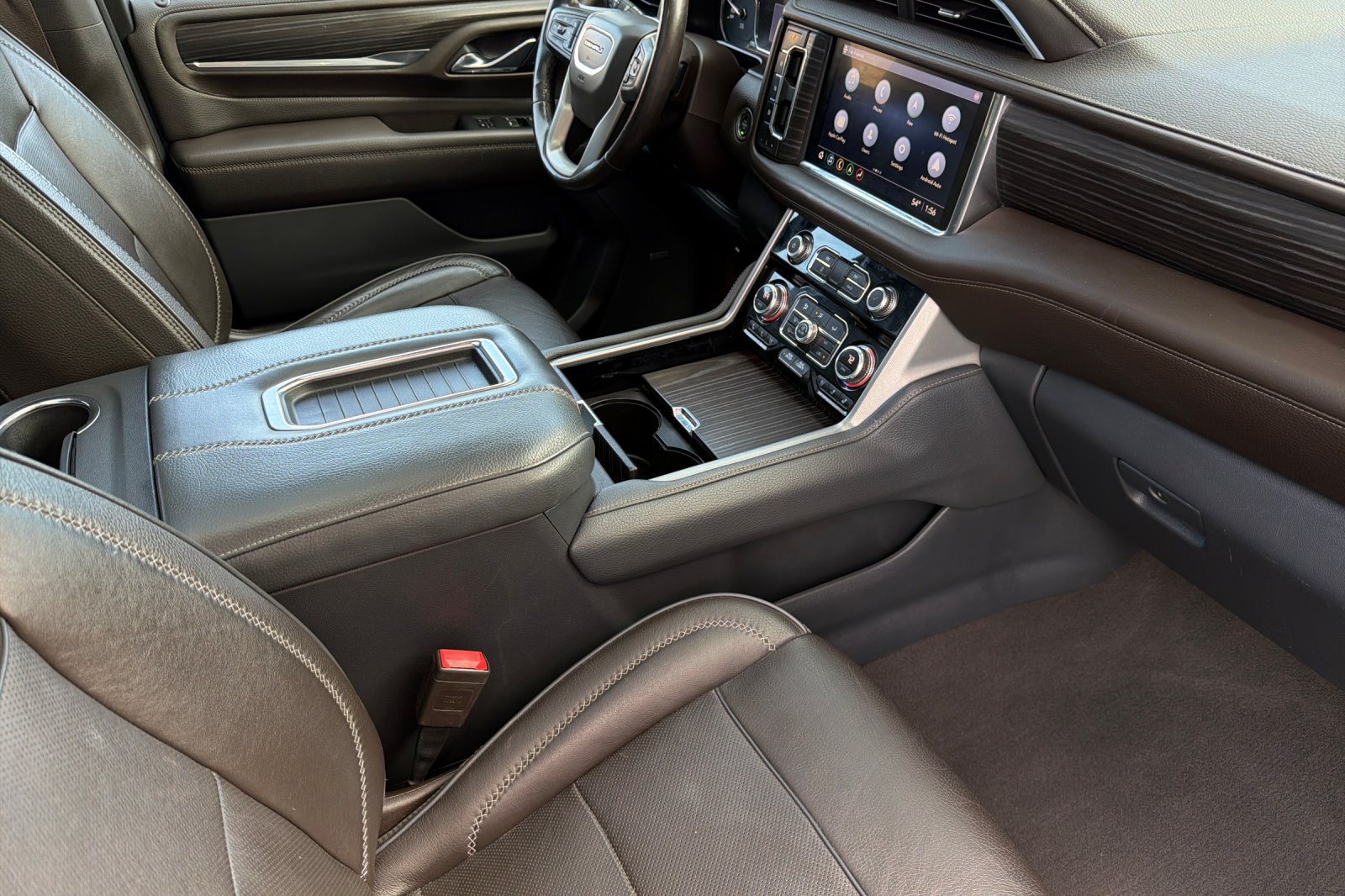 Used 2021 GMC Yukon XL Denali w/ Denali Premium Package AWD/4WD image 19