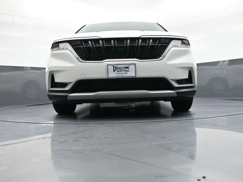 Used 2024 Kia Carnival LX image 26