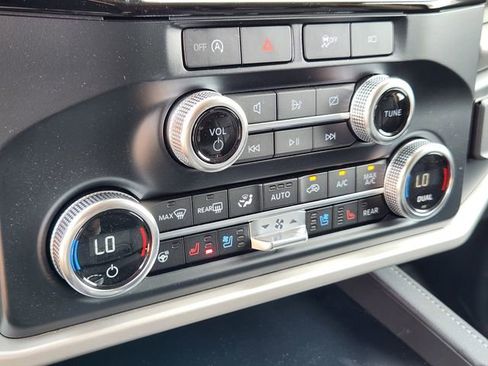 Used 2024 Ford Expedition XLT image 17