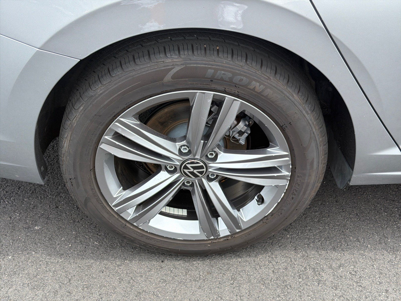 Used 2024 Volkswagen Jetta SE FWD image 17
