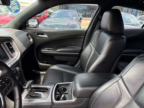 Used 2020 Dodge Charger SXT w/ Leather Interior Group RWD image 15
