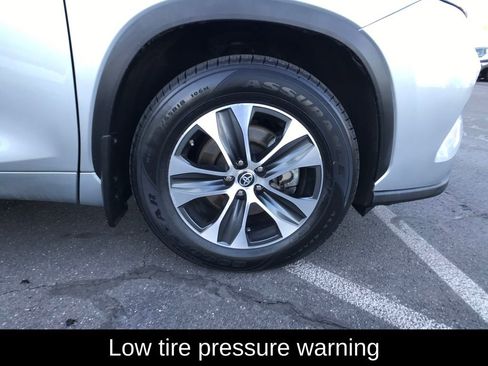 Used 2023 Toyota Highlander XLE image 5