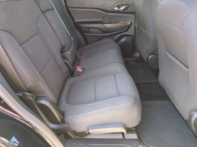 Used 2019 GMC Acadia SLE FWD image 17