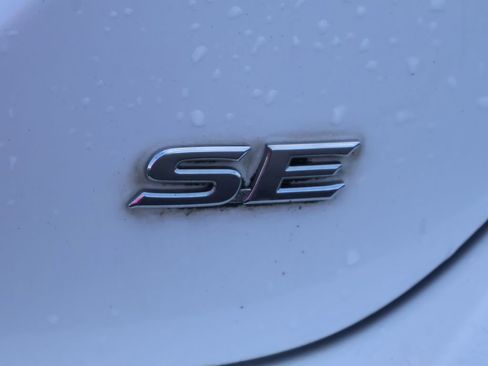 Used 2019 Toyota Camry SE image 6