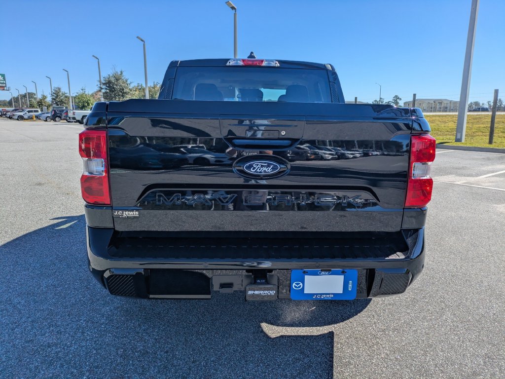 New 2026 Ford Maverick XLT w/ XLT Luxury Package FWD image 6