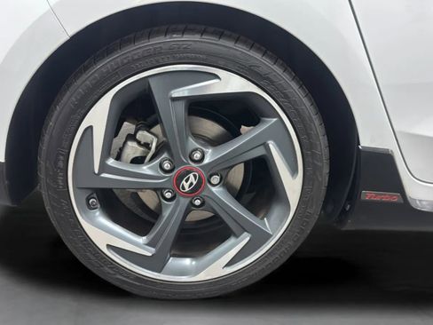 Used 2020 Hyundai Veloster Turbo FWD image 31