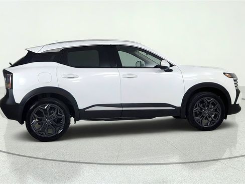 Used 2025 Nissan Kicks SR AWD/4WD image 7