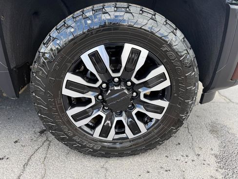 Used 2024 GMC Sierra 3500 Denali Ultimate AWD/4WD image 25