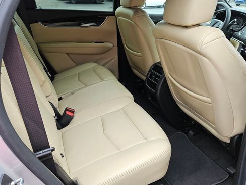 Used 2018 Cadillac XT5 FWD image 20