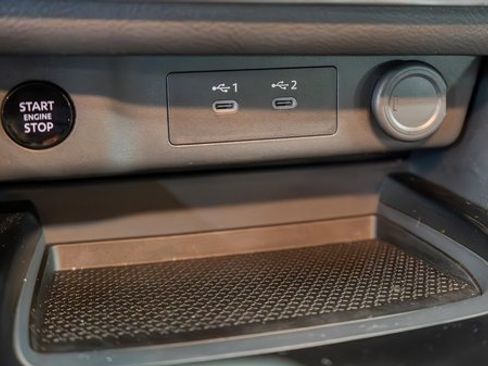 Used 2025 Nissan Rogue SV w/ SV Premium Package image 32