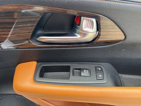 Used 2022 Chrysler Pacifica Pinnacle FWD image 36