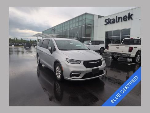 Used 2023 Chrysler Pacifica Touring-L FWD image 1