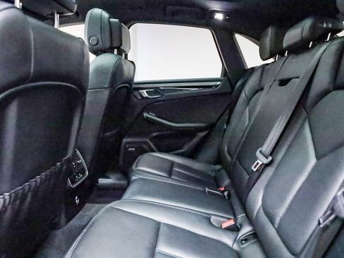 Used 2022 Porsche Macan S image 23