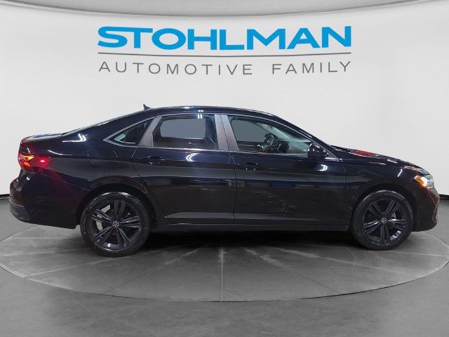 Used 2023 Volkswagen Jetta SE FWD image 4